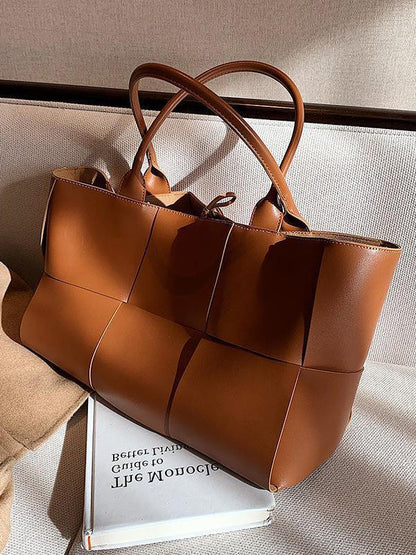 Elegantly Styled Bag for Everyday Wear