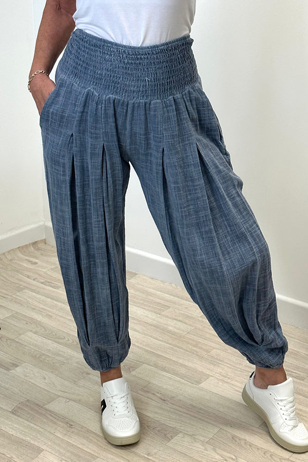 Classic Vintage Pants with a Flattering Fit
