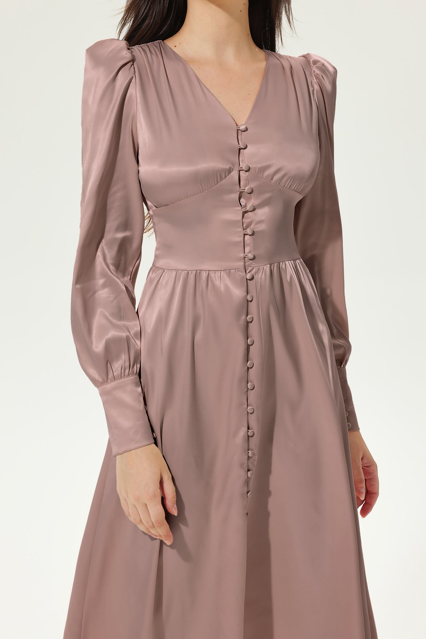 Well Tailored Dress with a Graceful Silhouette