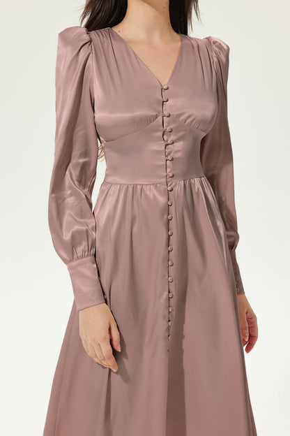 Well Tailored Dress with a Graceful Silhouette