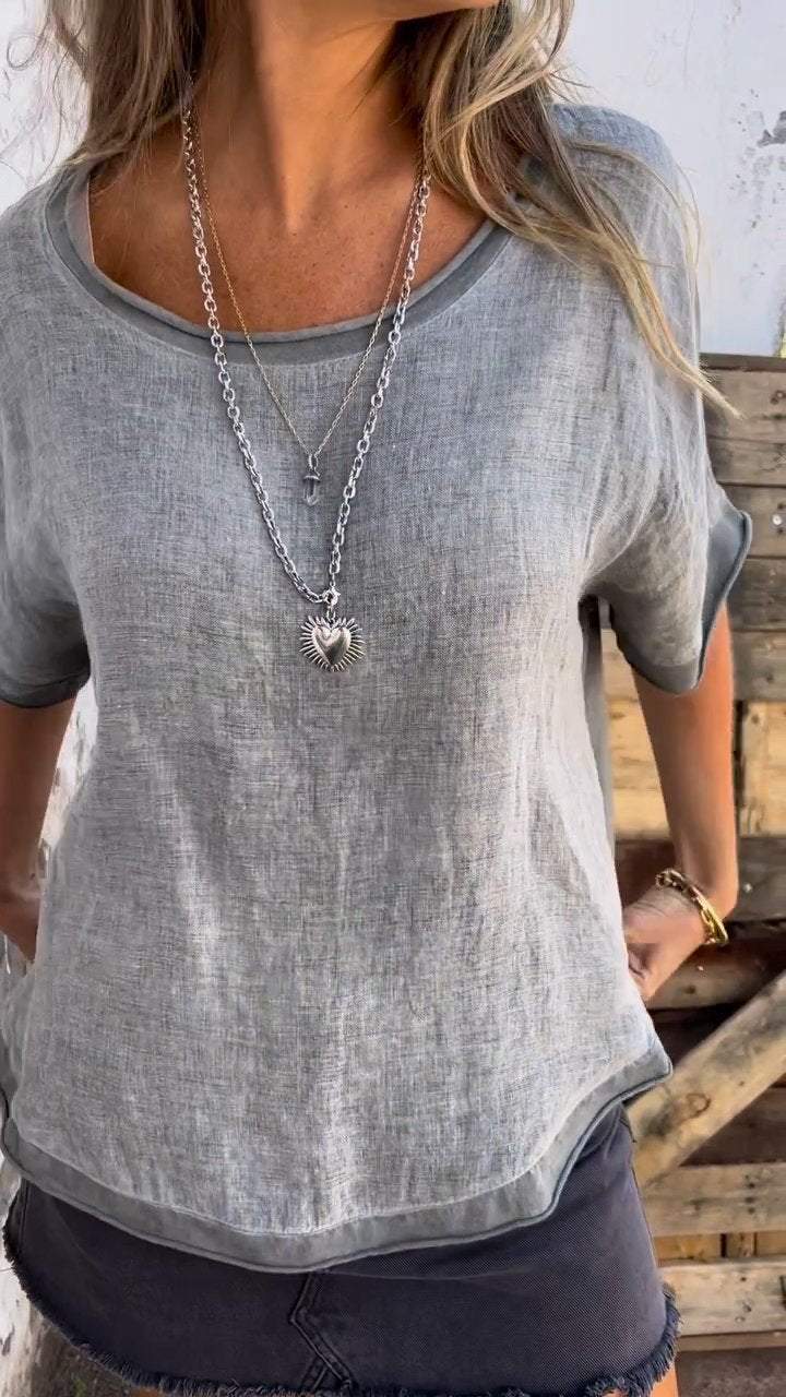 Well Tailored Top with a Graceful Silhouette