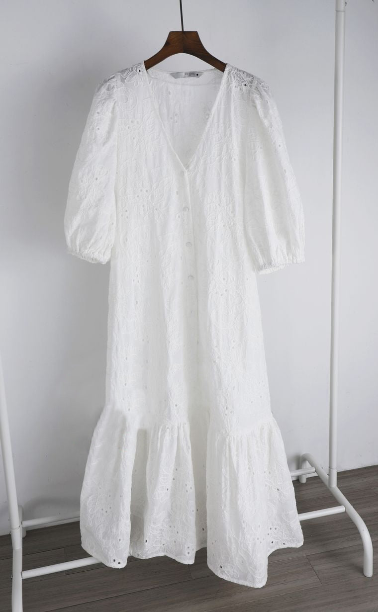 Beautifully Finished Dress in a Timeless Design