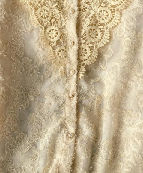 Sophisticated Blouse with a Clean Classic Look