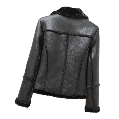 Well Tailored Jacket with a Graceful Silhouette