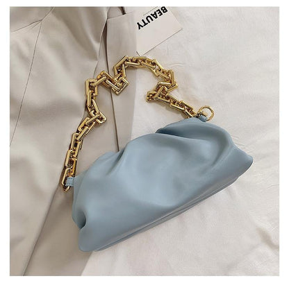 Well Tailored Bag with a Graceful Silhouette