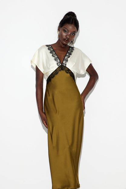 Classic Vintage Dress with a Flattering Fit