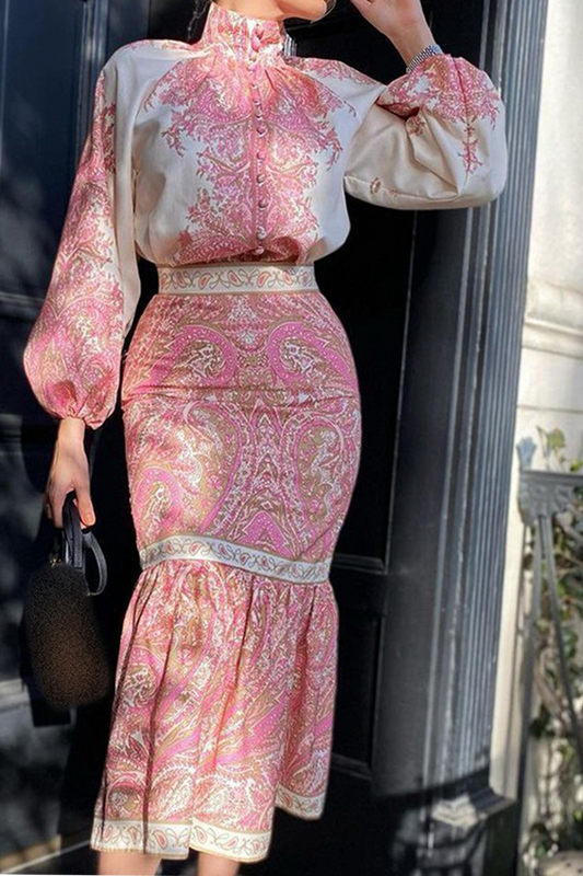 Effortlessly Elegant Garment with a Timeless Design