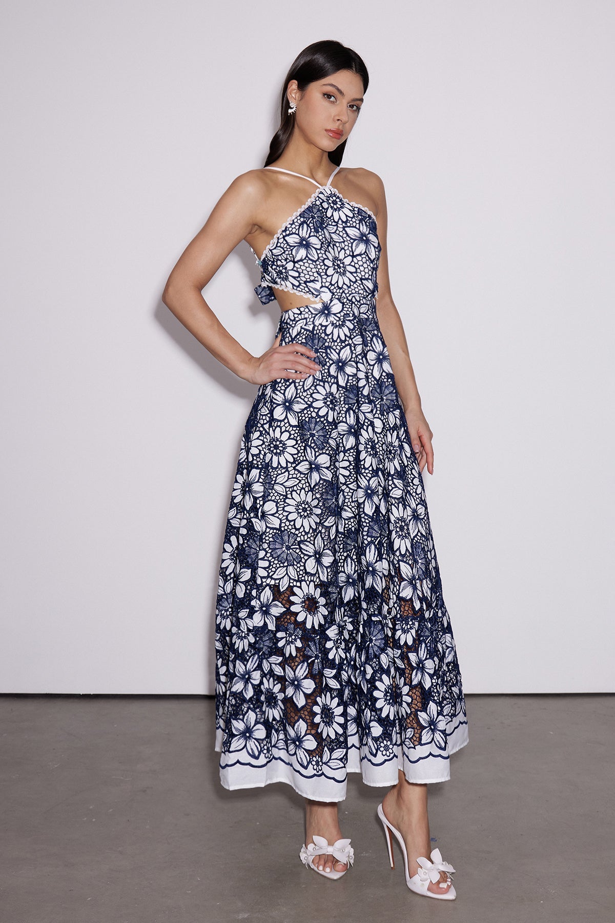 Gracefully Styled Dress for Any Occasion