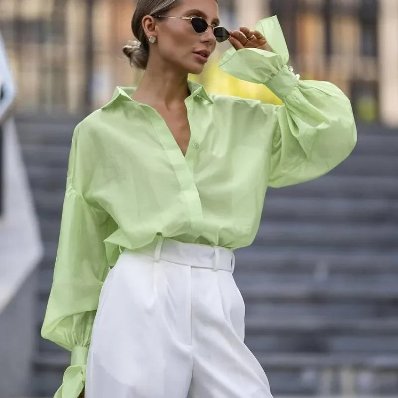 Effortlessly Elegant Blouse with a Timeless Design