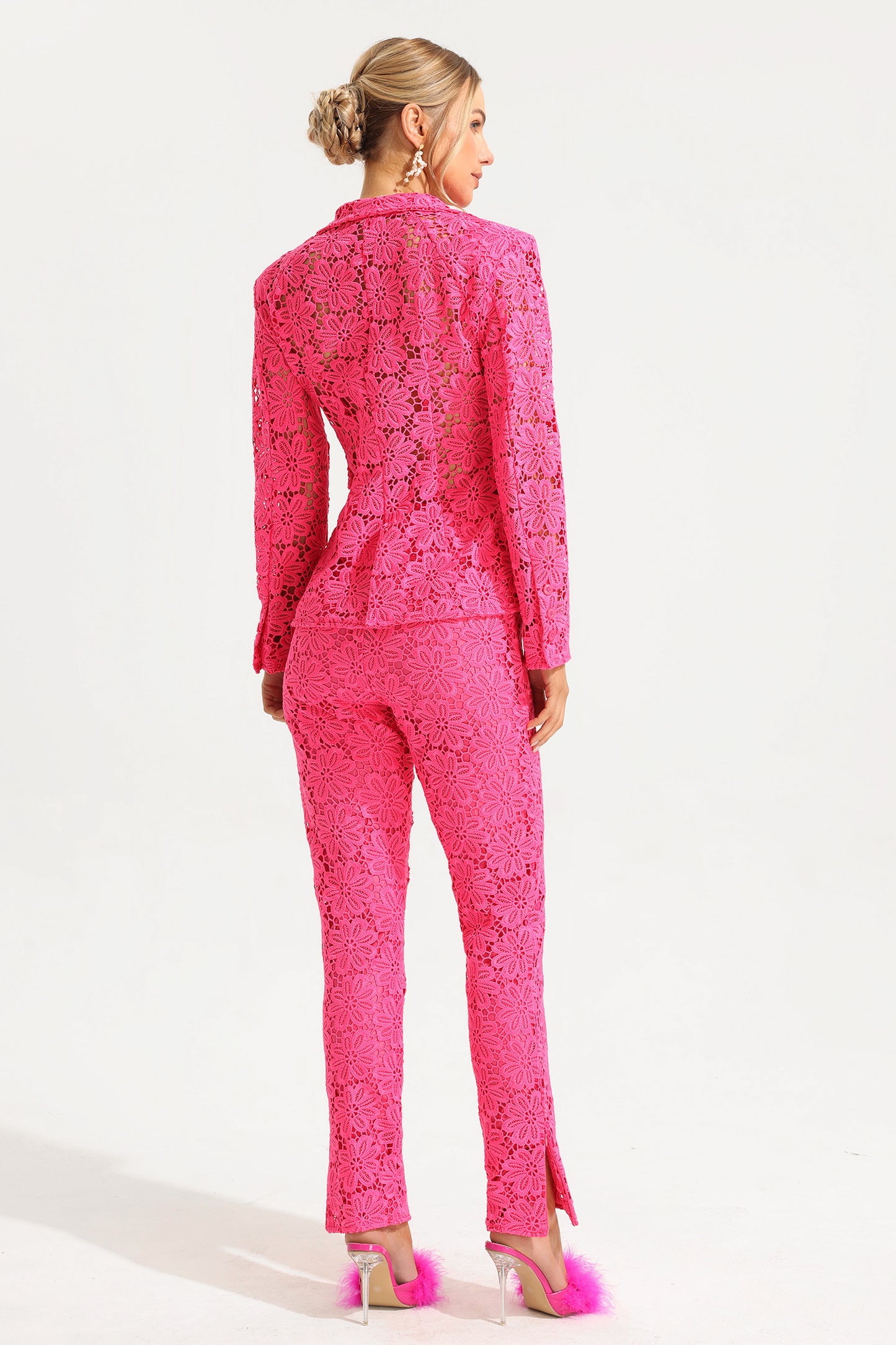 Effortlessly Elegant Pants with a Timeless Design