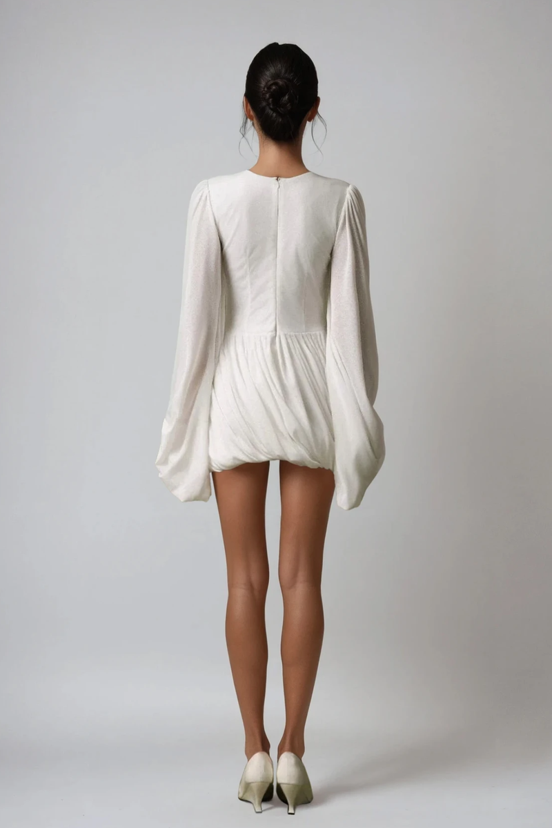 Well Tailored Dress with a Graceful Silhouette