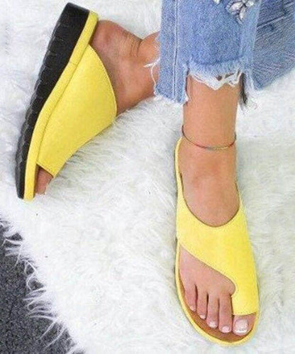 Effortlessly Elegant Sandals with a Timeless Design