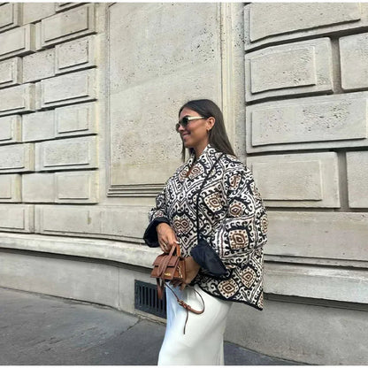 Effortlessly Elegant Jacket with a Timeless Design