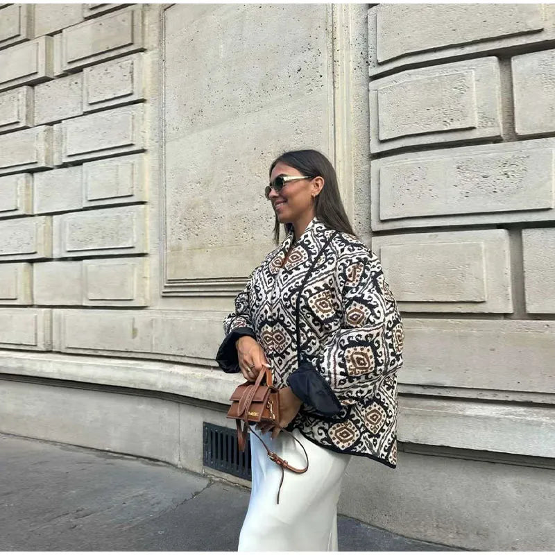 Effortlessly Elegant Jacket with a Timeless Design