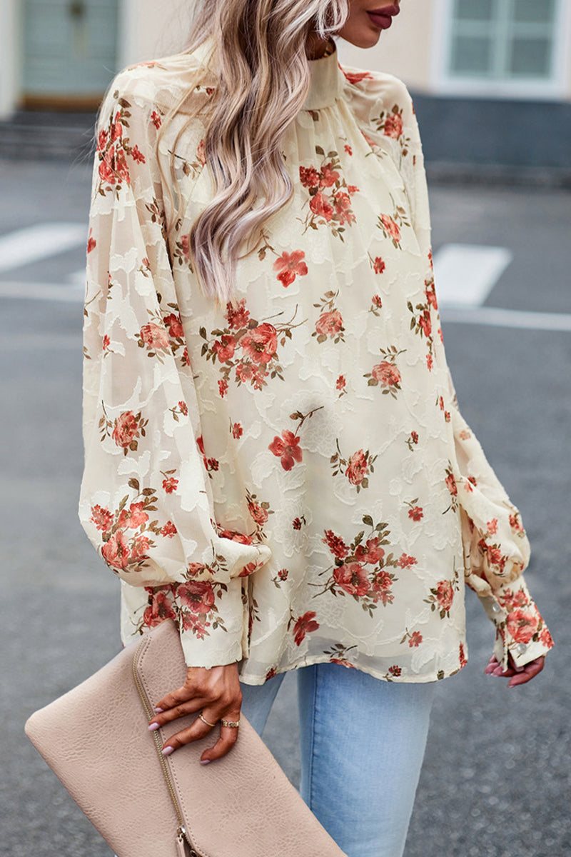 Well Tailored Top with a Graceful Silhouette