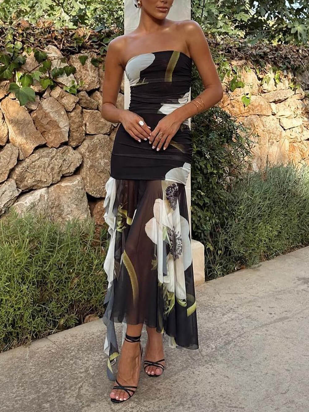 Classic Vintage Dress with a Flattering Fit