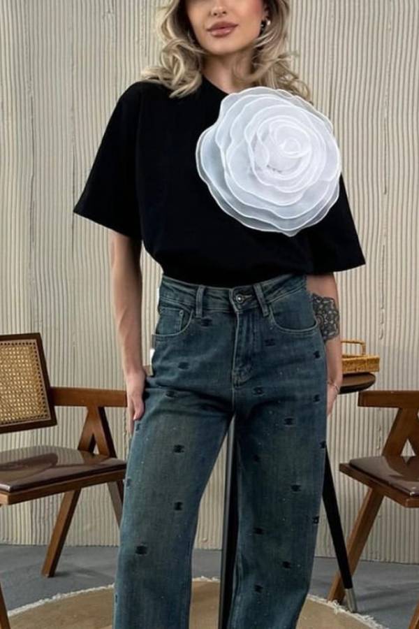 Polished T-Shirt with an Effortless Classic Look