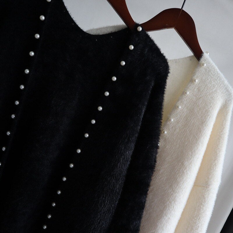 Well Tailored Cardigan with a Graceful Silhouette