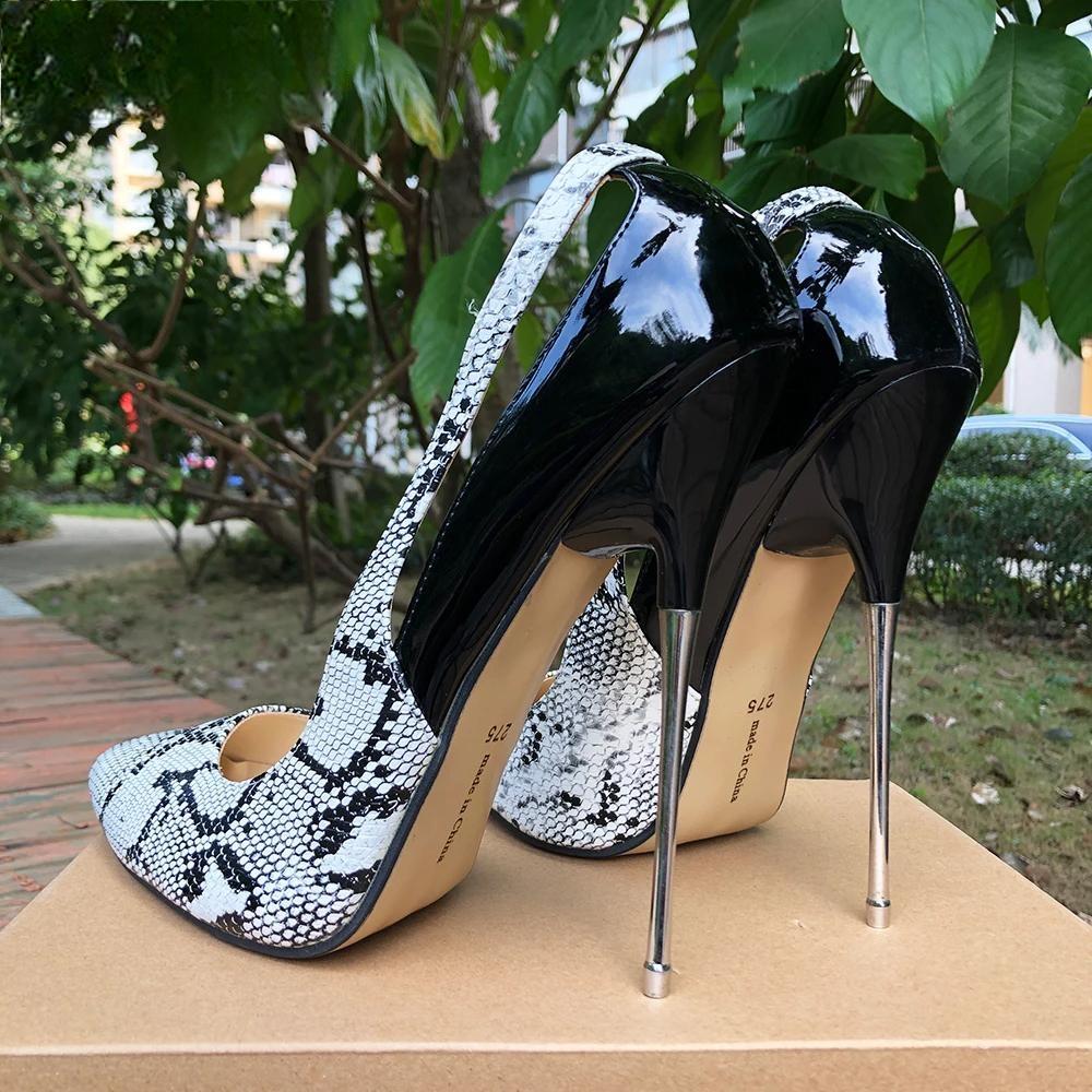 Effortlessly Elegant Heels with a Timeless Design