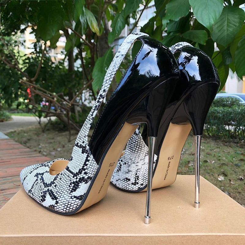 Effortlessly Elegant Heels with a Timeless Design