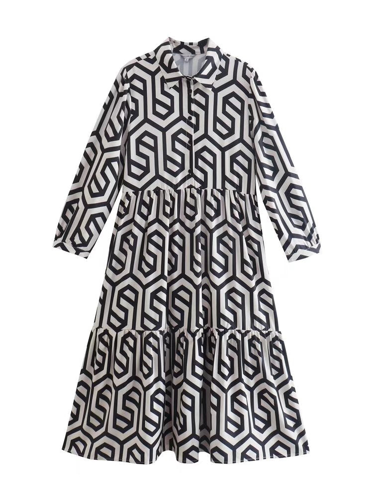 Well Tailored Dress with a Graceful Silhouette