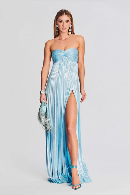 Effortlessly Elegant Garment with a Timeless Design