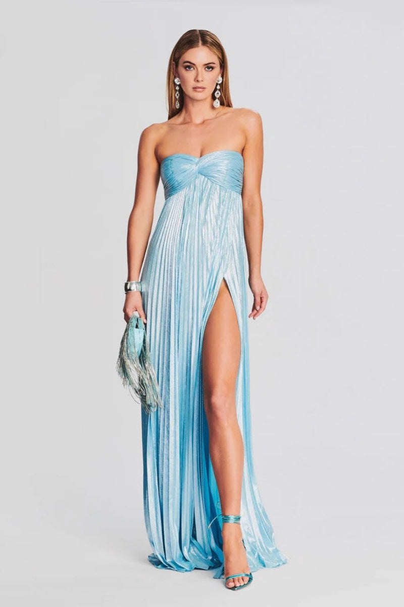 Effortlessly Elegant Garment with a Timeless Design