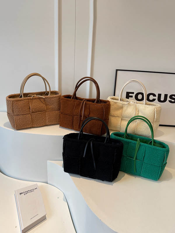 Gracefully Styled Bag for Any Occasion