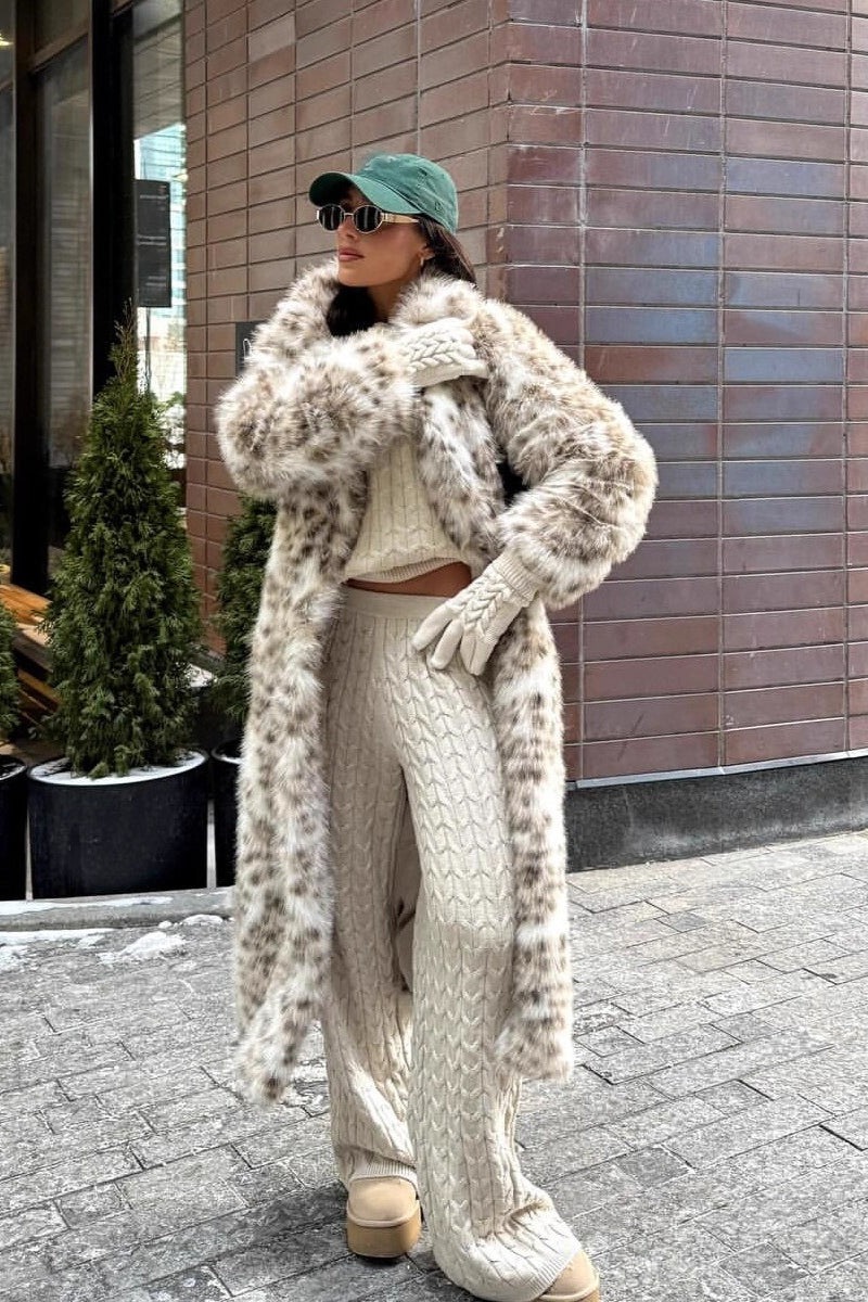 Well Tailored Coat with a Graceful Silhouette