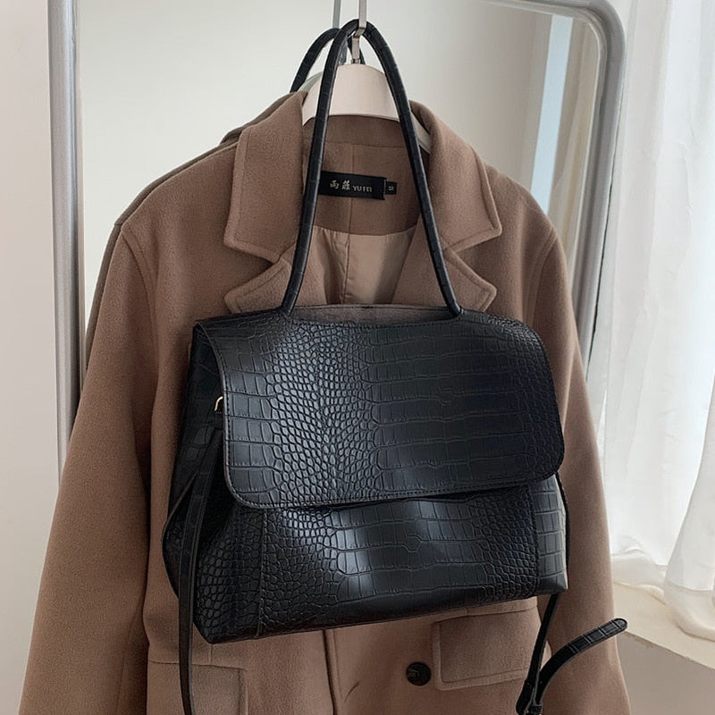 Sophisticated Bag with a Clean Classic Look