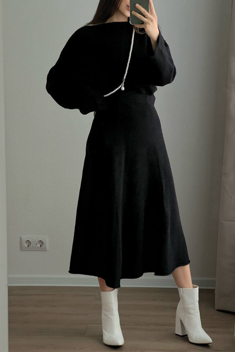 Well Tailored Garment with a Graceful Silhouette