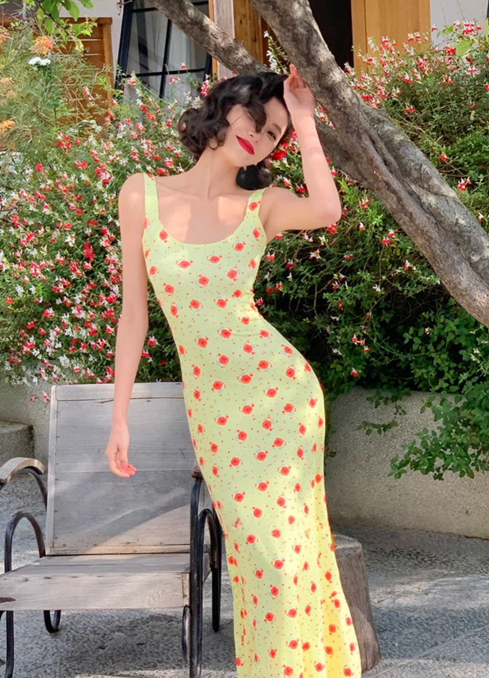Effortlessly Elegant Dress with a Timeless Design