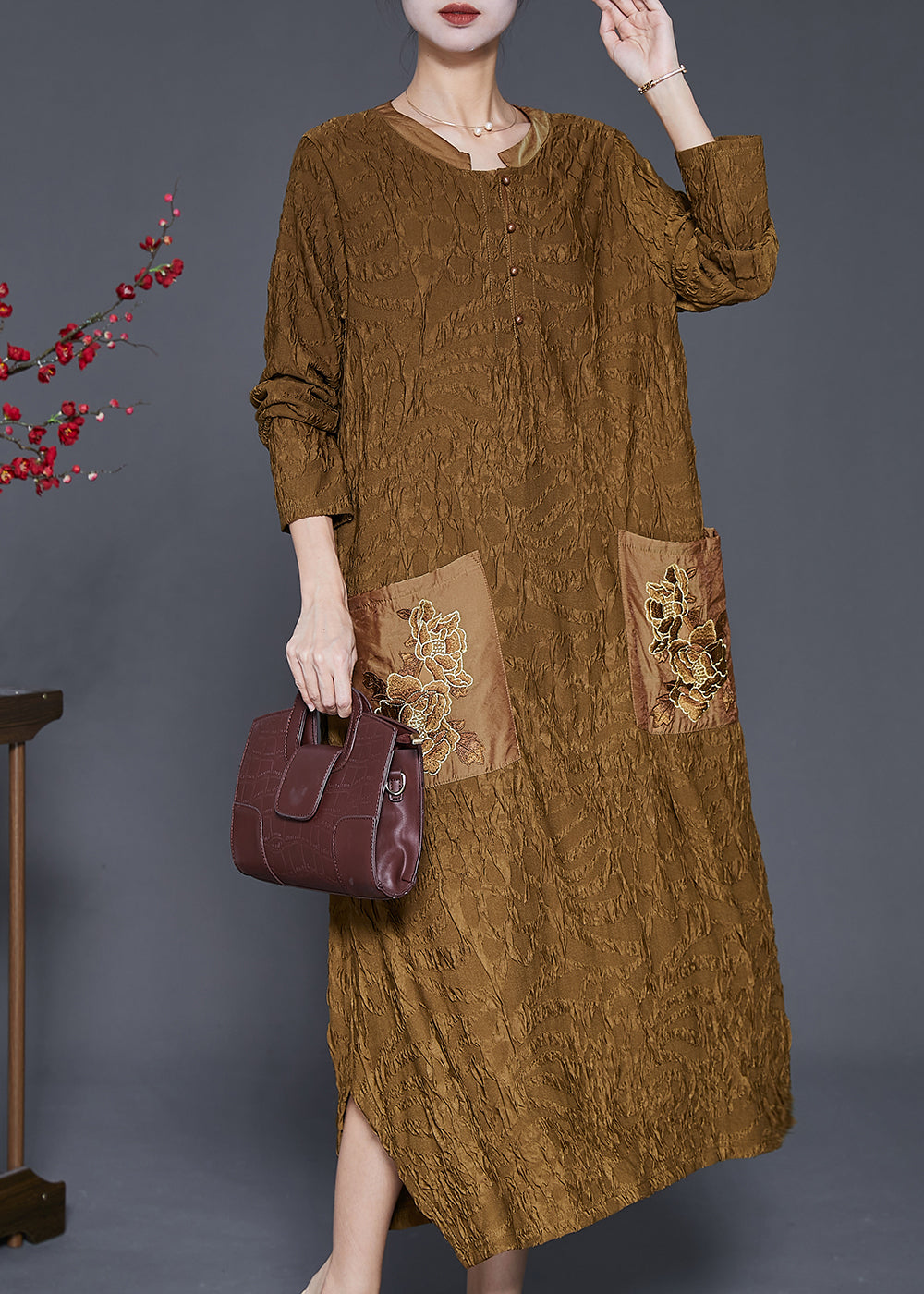 Beautifully Finished Dress in a Timeless Design