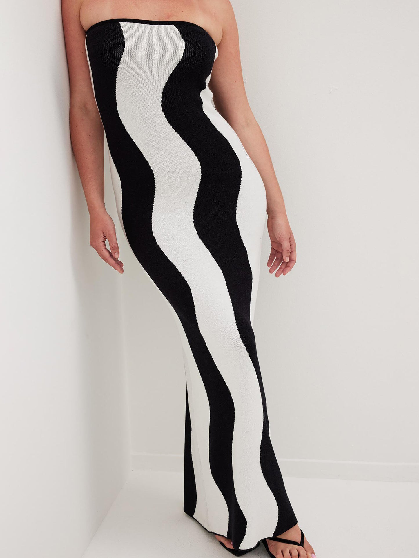 Gracefully Styled Dress for Any Occasion