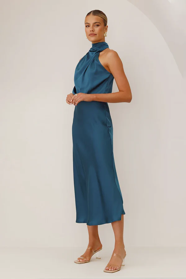 Gracefully Styled Dress for Any Occasion