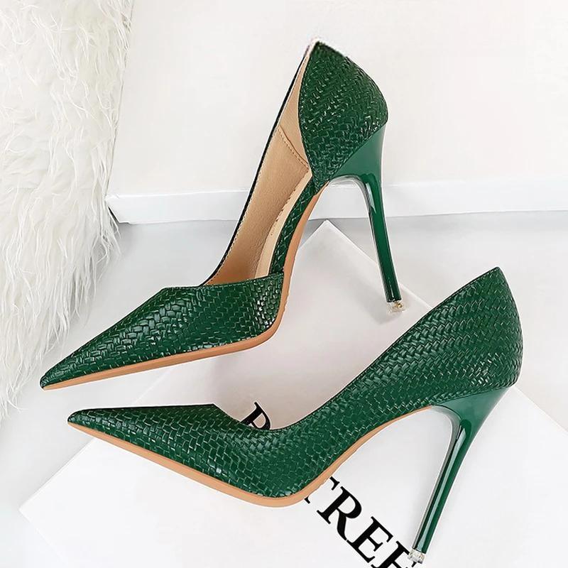Classic Vintage Heels with a Flattering Fit