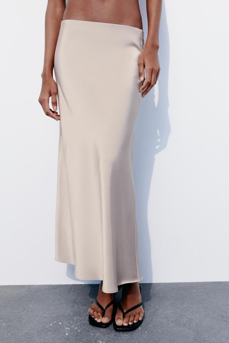 Gracefully Styled Garment for Any Occasion