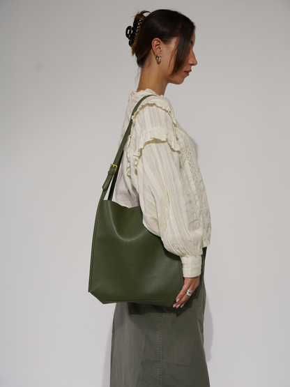 Gracefully Styled Bag for Any Occasion