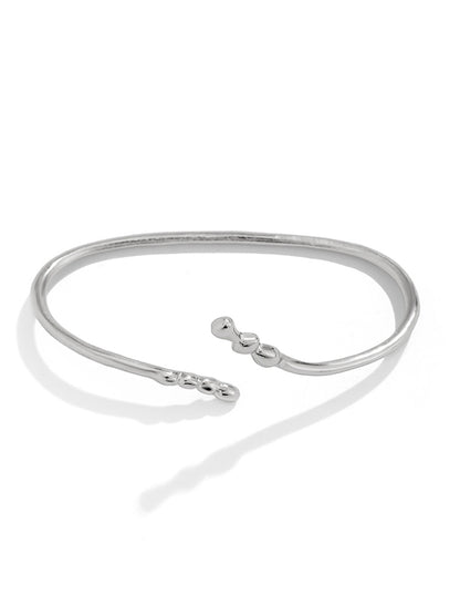 Effortlessly Elegant Garment with a Timeless Design