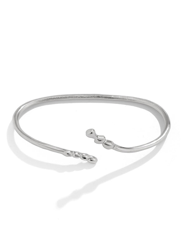 Effortlessly Elegant Garment with a Timeless Design