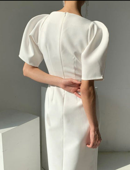 Well Tailored Dress with a Graceful Silhouette