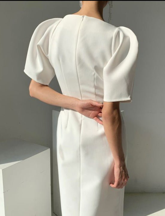 Well Tailored Dress with a Graceful Silhouette