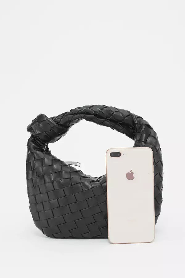 Polished Bag with an Effortless Classic Look