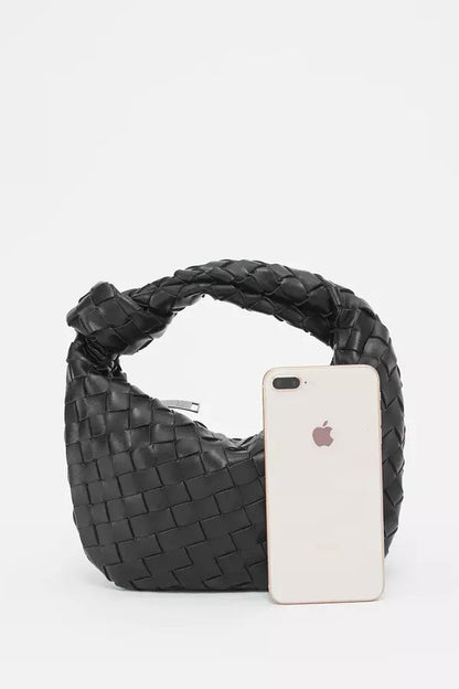 Polished Bag with an Effortless Classic Look