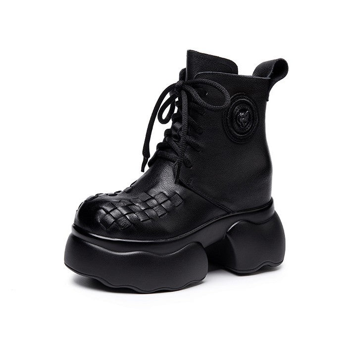 Beautifully Finished Boots in a Timeless Design
