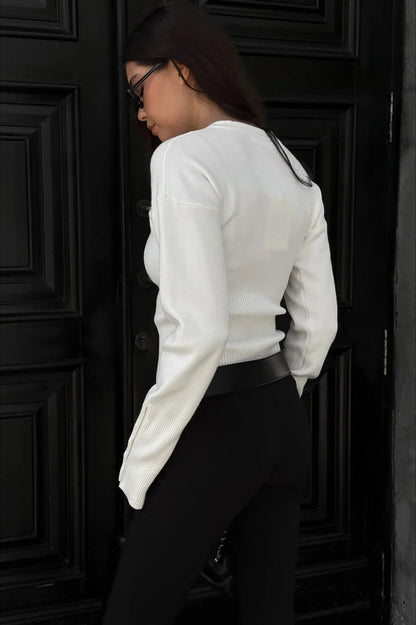 Effortlessly Elegant Cardigan with a Timeless Design