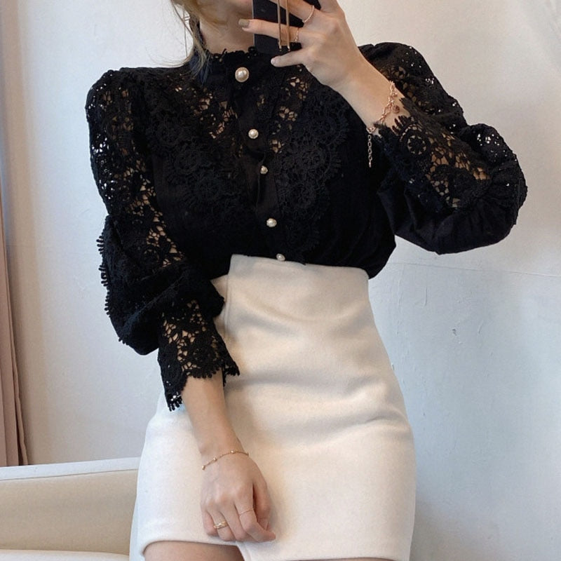 Effortlessly Elegant Blouse with a Timeless Design