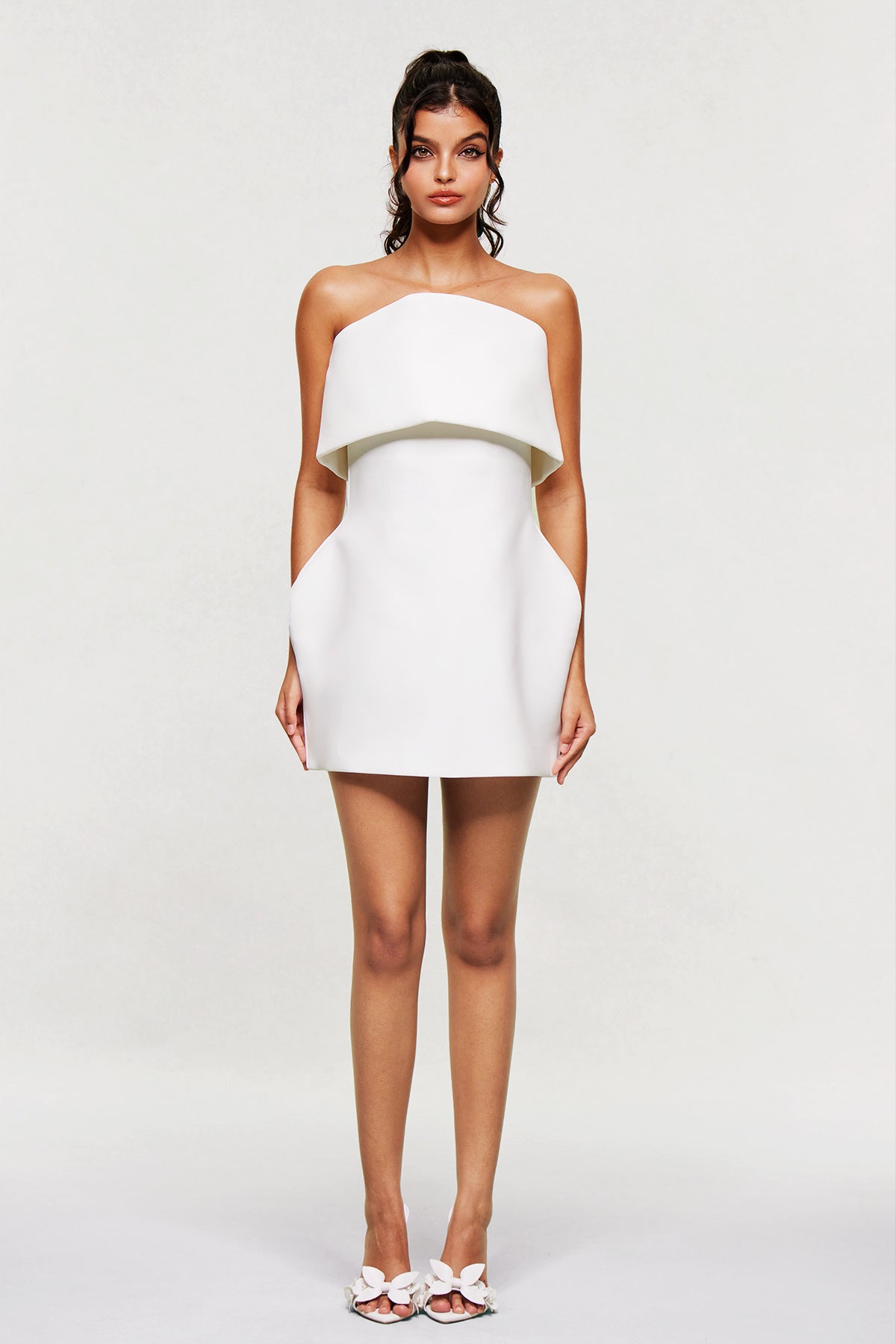 Beautifully Finished Dress in a Timeless Design