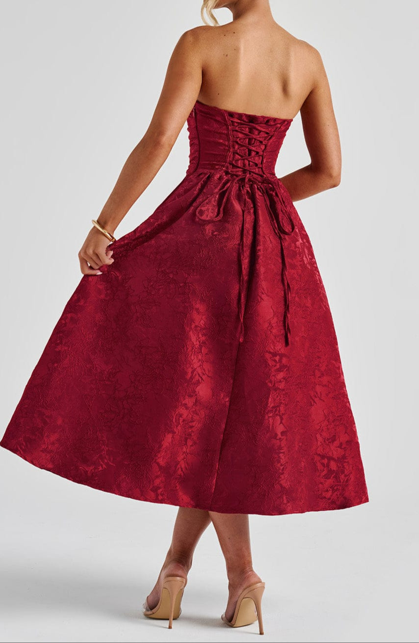 Beautifully Finished Dress in a Timeless Design