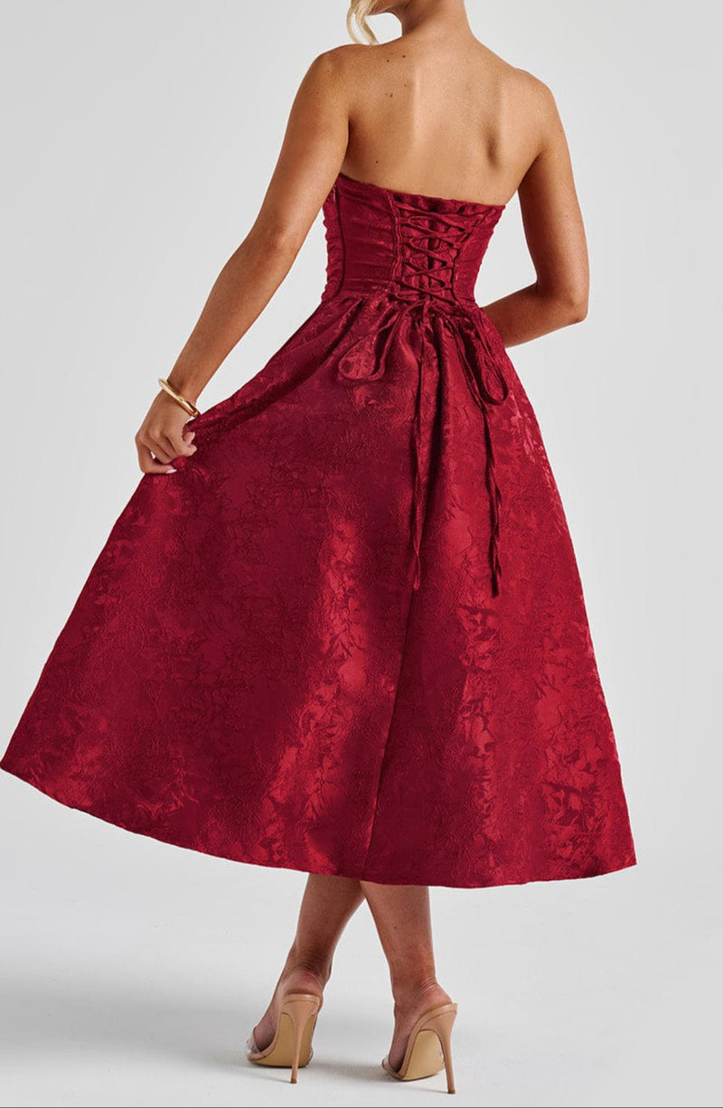 Beautifully Finished Dress in a Timeless Design